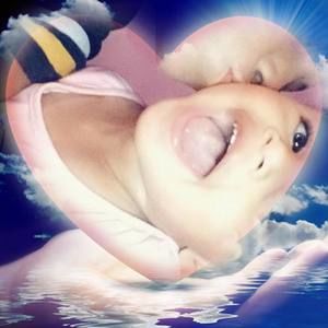 Meet your Posher, Makhia